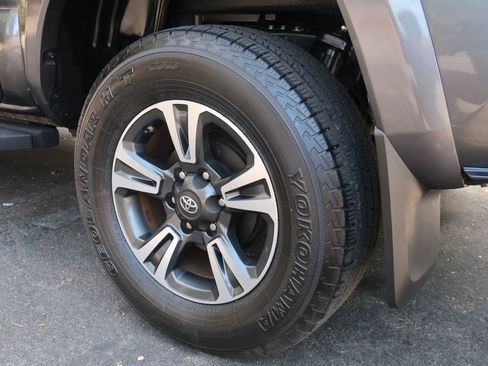 Used 2018 Toyota Tacoma TRD Sport RWD image 7