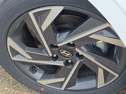 Certified 2025 Hyundai Elantra Sport image 18