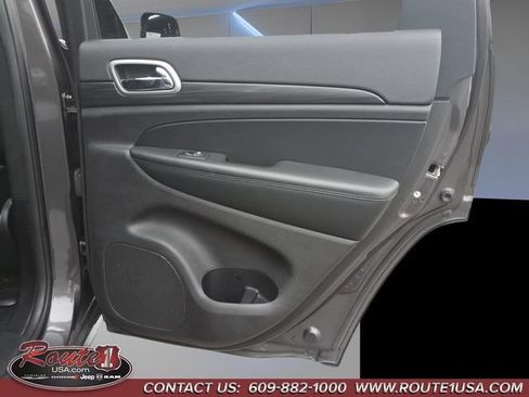Used 2019 Jeep Grand Cherokee Laredo AWD/4WD image 16