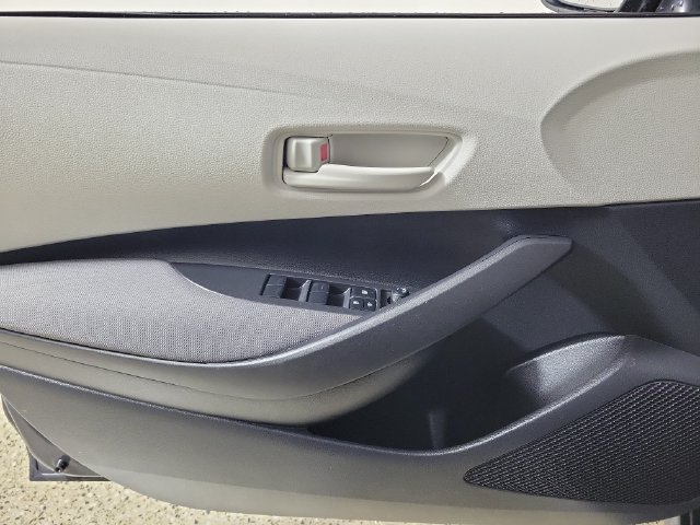 Used 2025 Toyota Corolla LE FWD image 21