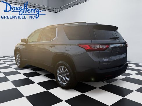 Used 2020 Chevrolet Traverse LT image 3