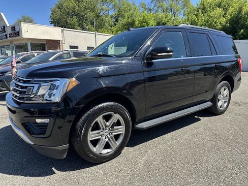 Used 2020 Ford Expedition XLT w/ Equipment Group 202A AWD/4WD image 3