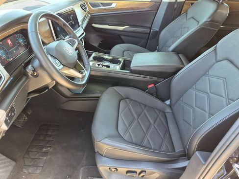 Used 2025 Volkswagen Atlas SE FWD image 21