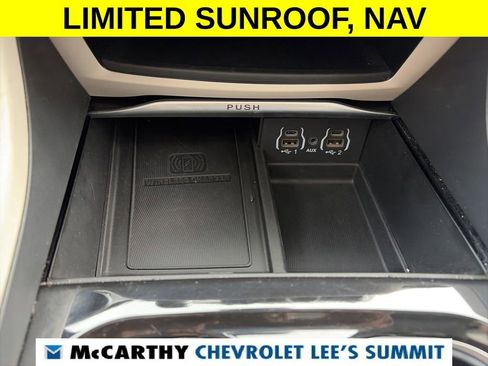 Used 2023 Chrysler Pacifica Limited FWD image 10