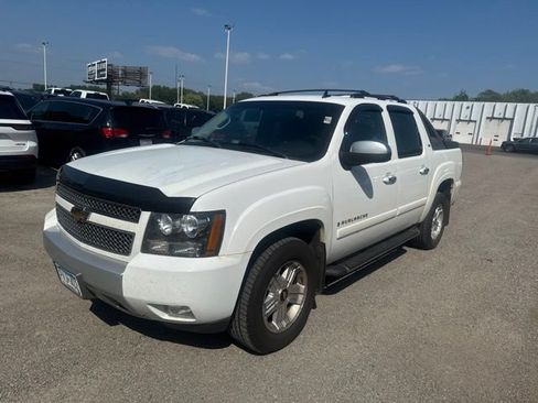 Used 2007 Chevrolet Avalanche LT w/ LT Preferred Equipment Group AWD/4WD image 3