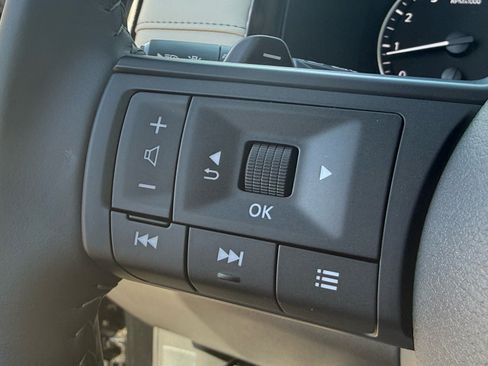 New 2025 Nissan Pathfinder SV image 15