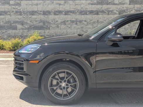 Used 2025 Porsche Cayenne image 11