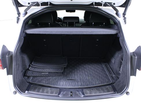 Used 2022 Jaguar E-PACE SE image 10