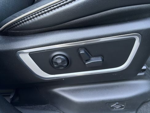 Used 2019 RAM 1500 Laramie AWD/4WD image 32