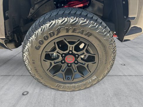Used 2025 Toyota Tacoma TRD Pro AWD/4WD image 9