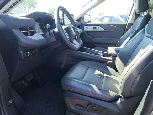Certified 2025 Ford Explorer Active w/ Active Comfort Package image 17