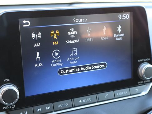 Used 2024 Nissan Sentra SV FWD image 8