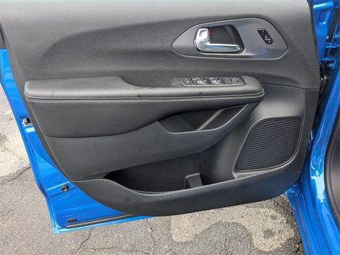 New 2026 Chrysler Pacifica Select image 9