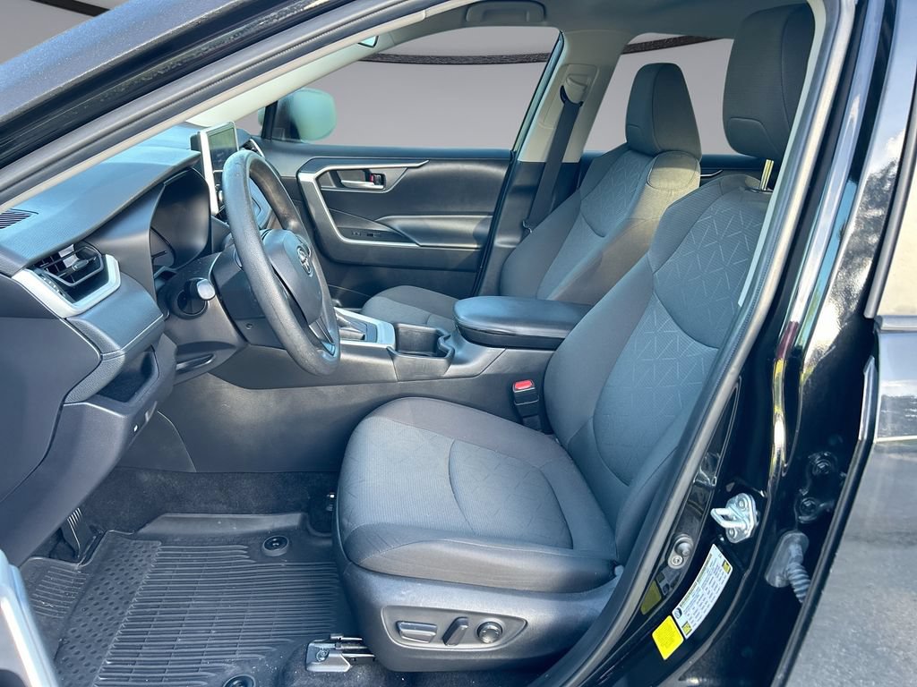 Used 2024 Toyota RAV4 XLE FWD image 11