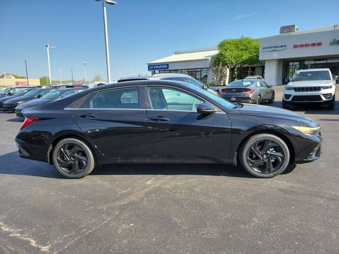 New 2026 Hyundai Elantra SEL Sport FWD image 3