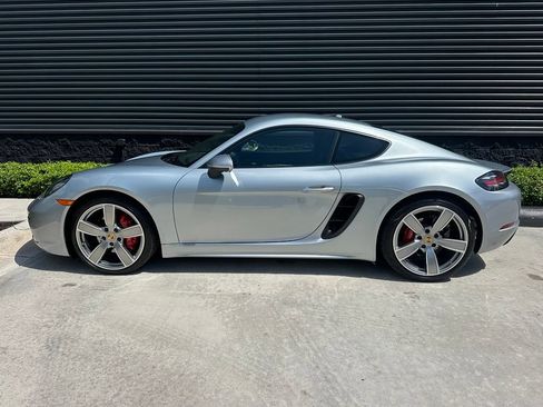 Certified 2022 Porsche 718 Cayman S RWD image 2