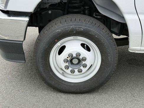 New 2026 Ford E-450 and Econoline 450 Super Duty w/ Driver's Safety Package image 7