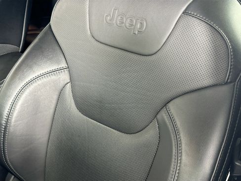 Used 2022 Jeep Cherokee Limited image 18