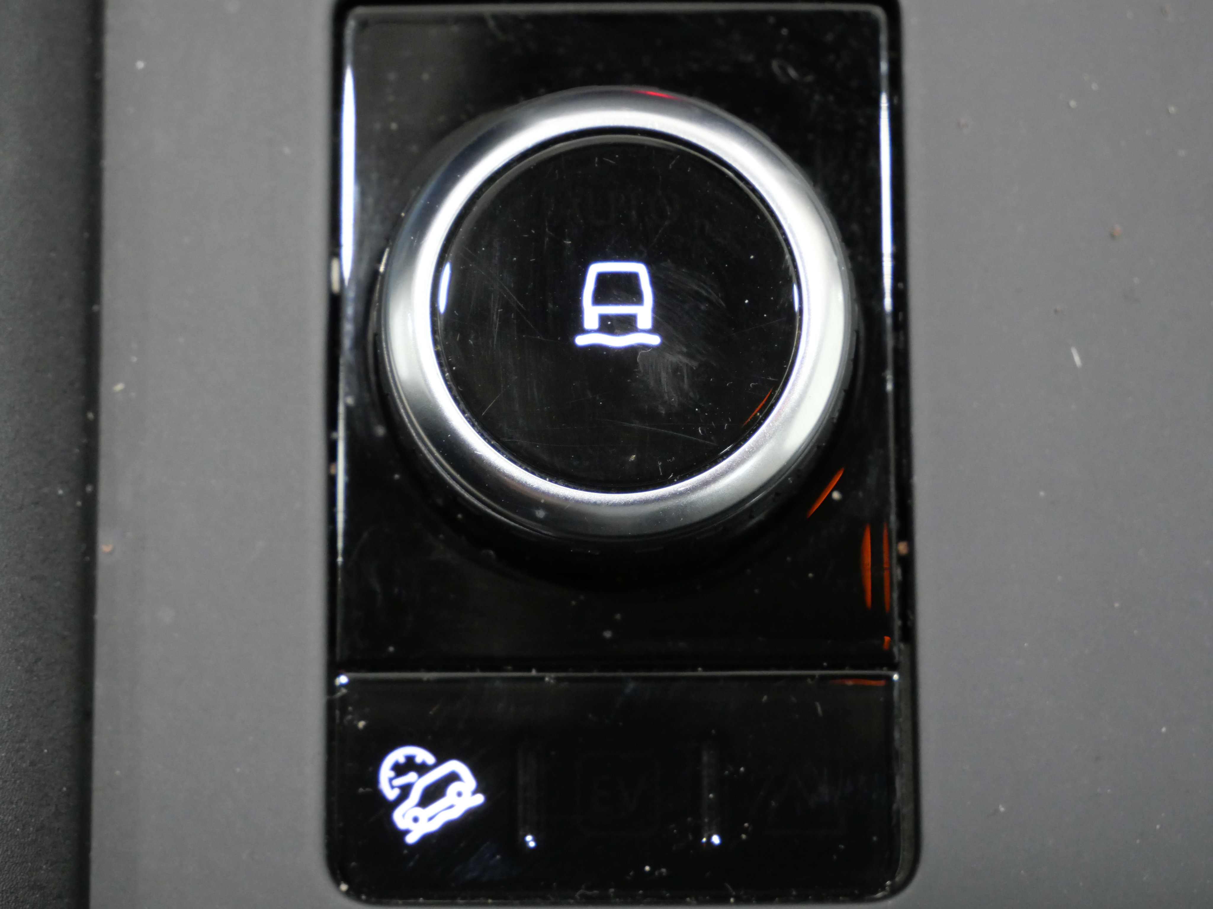Used 2025 Land Rover Discovery S AWD/4WD image 21