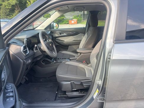 Used 2025 Chevrolet TrailBlazer LT FWD image 25