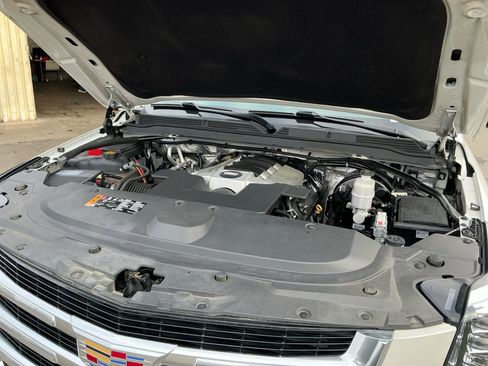 Used 2017 Cadillac Escalade Premium Luxury image 21