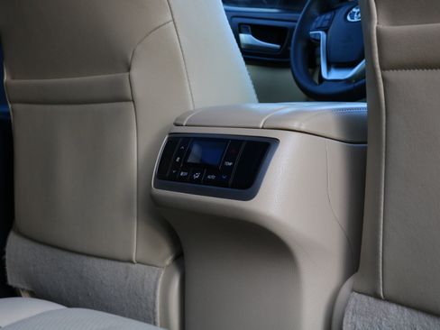 Used 2016 Toyota Highlander Limited image 43