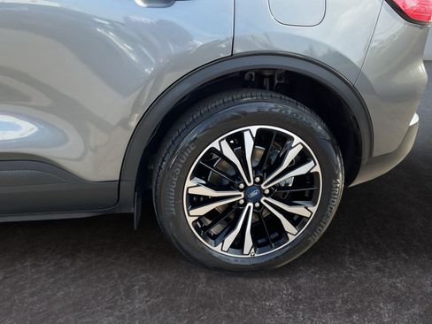 Used 2022 Ford Escape SE w/ SE Sport Appearance Package FWD image 9