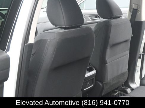 Used 2024 Nissan Pathfinder S AWD/4WD image 17