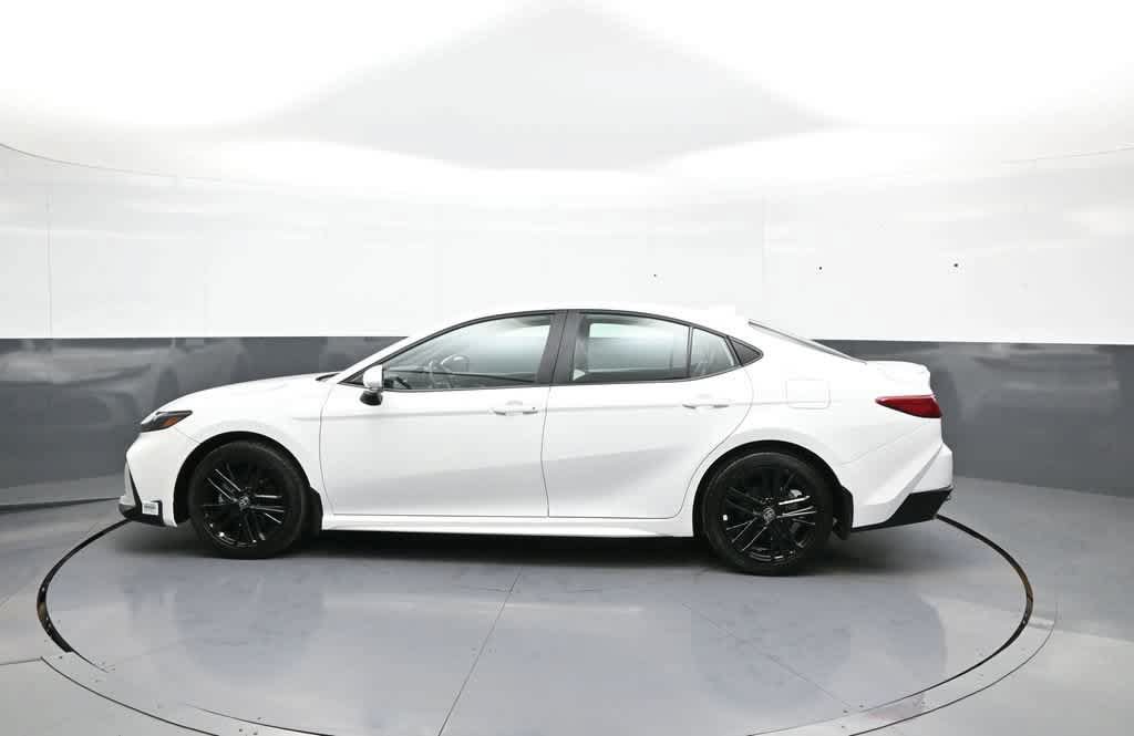 Used 2025 Toyota Camry SE w/ Convenience Package AWD/4WD image 9