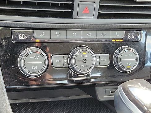 Used 2022 Volkswagen Jetta SE FWD image 17