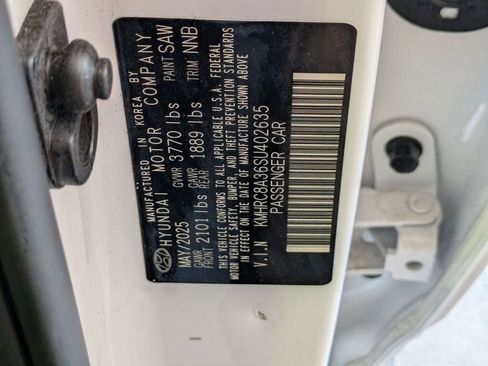 Used 2025 Hyundai Venue SEL FWD image 29