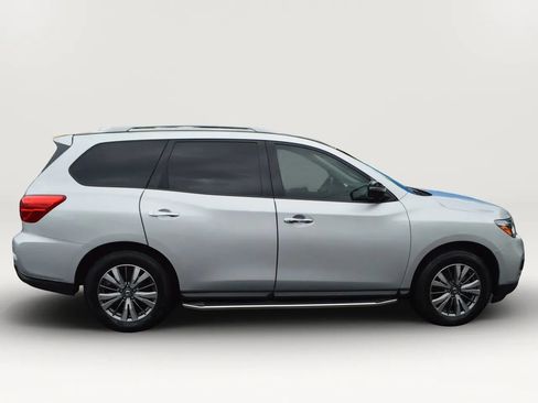 Used 2019 Nissan Pathfinder SV AWD/4WD image 11