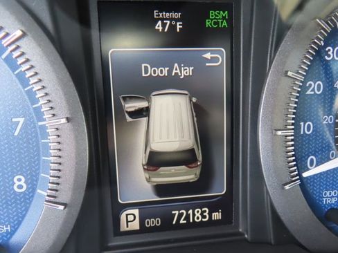 Used 2018 Toyota Sienna XLE Premium w/ Carpet Mat Package image 21