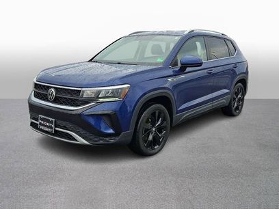 Used 2022 Volkswagen Taos SE w/ Panoramic Sunroof Package