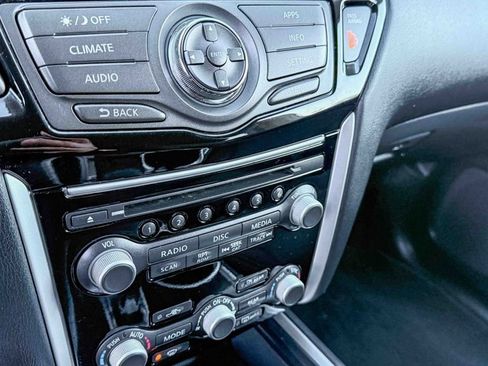 Used 2019 Nissan Pathfinder S image 28