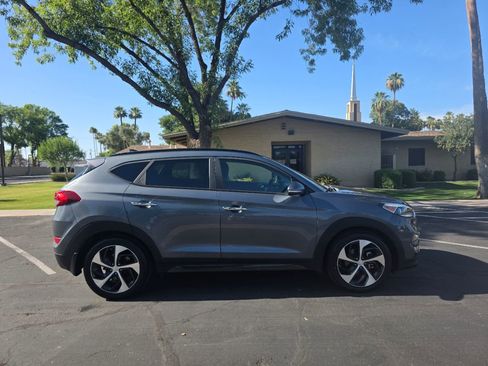 Used 2016 Hyundai Tucson Limited w/ Option Group 03 FWD image 1
