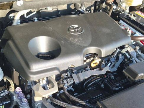 Used 2020 Toyota RAV4 XLE Premium FWD image 22