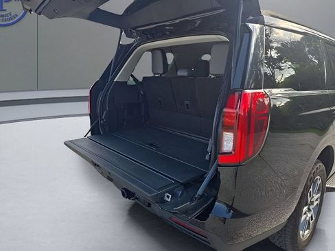 Used 2025 Ford Expedition Active AWD/4WD image 19