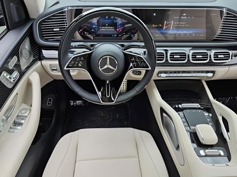 New 2026 Mercedes-Benz GLS 450 4MATIC image 10