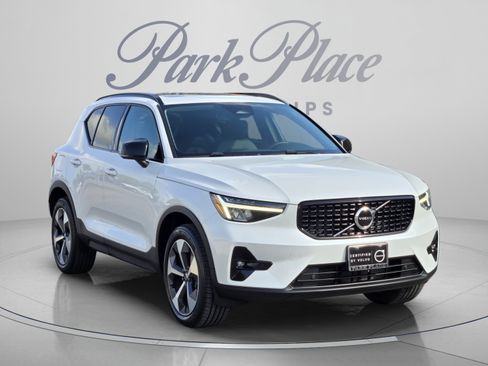 Certified 2023 Volvo XC40 B4 Plus w/ Protection Package Premier FWD image 8