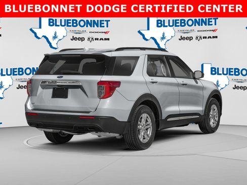 Used 2023 Ford Explorer XLT w/ Equipment Group 202A RWD image 2