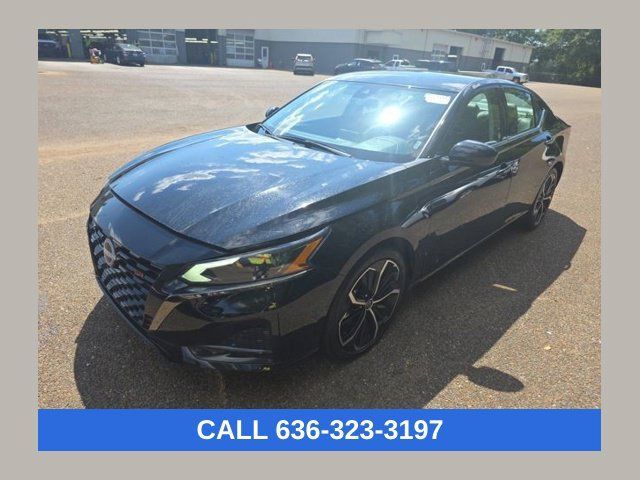 Used 2025 Nissan Altima 2.5 SR FWD image 1