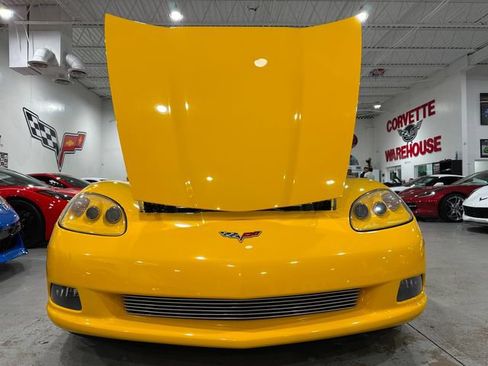 Used 2005 Chevrolet Corvette Coupe w/ Preferred Equipment Group RWD image 21