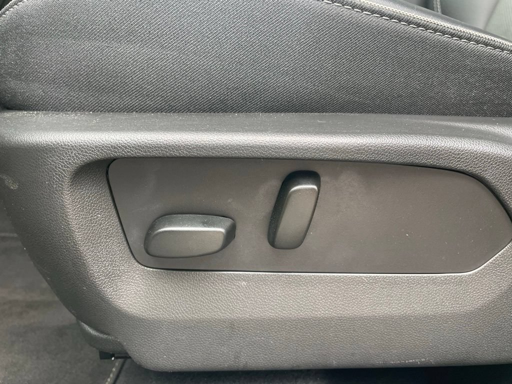 Used 2023 Buick Envision Essence AWD/4WD image 11