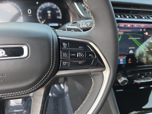 Certified 2023 Jeep Grand Cherokee Overland AWD/4WD image 16