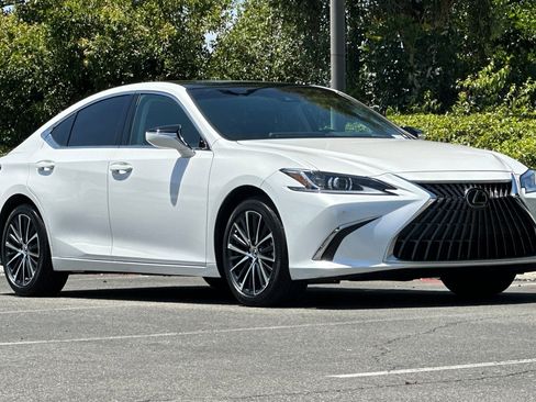 Used 2024 Lexus ES 350 w/ Premium Package FWD image 5