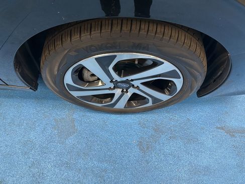 Used 2022 Subaru Legacy Limited image 3