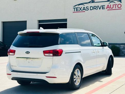 Used 2017 Kia Sedona LX w/ LX Essentials Premium Package FWD image 10