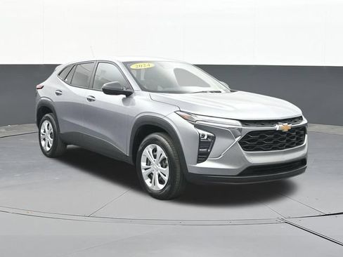 Used 2024 Chevrolet Trax LS FWD image 19