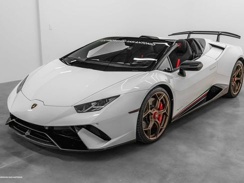 Used 2019 Lamborghini Huracan Performante AWD/4WD image 16